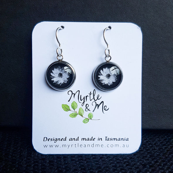 Myrtle & Me – Everlasting Daisy Drop Earrings - Raw Cottage